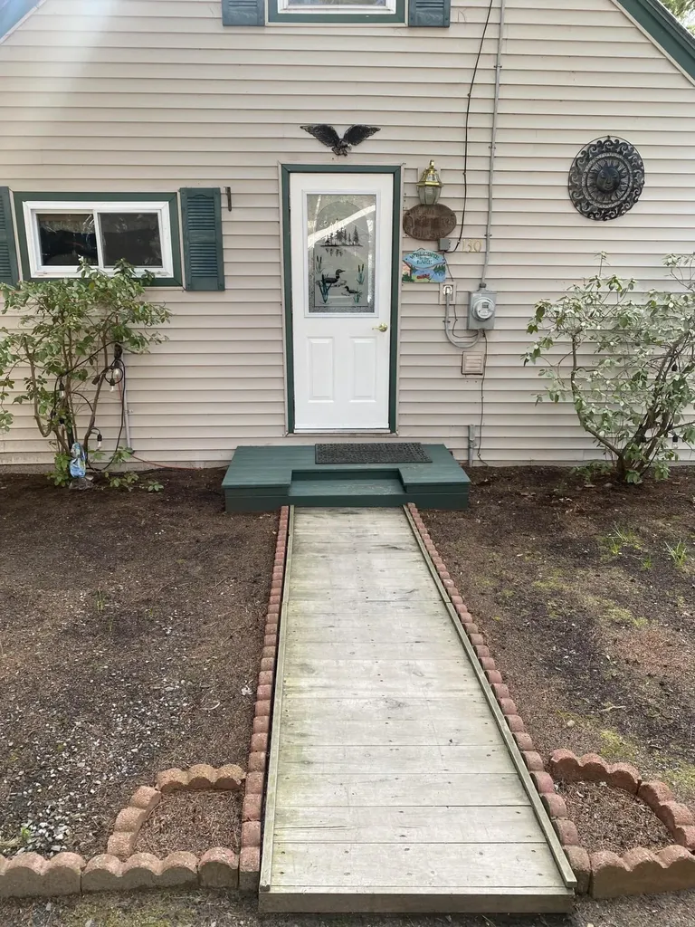 130 Williamson Road Manchester ME 04351