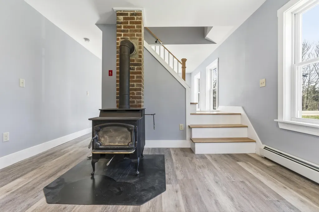 222 River Road Richmond ME 04357