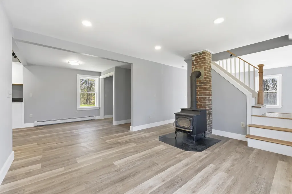 222 River Road Richmond ME 04357