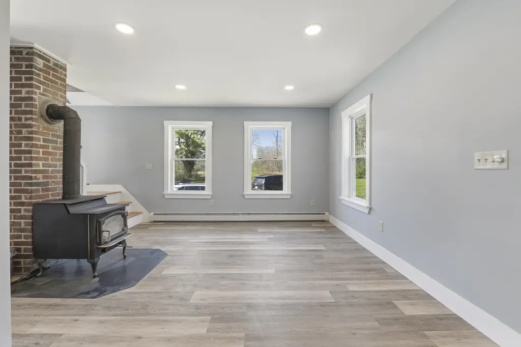 222 River Road Richmond ME 04357
