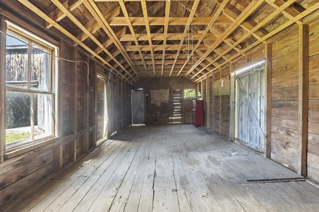 222 River Road Richmond ME 04357