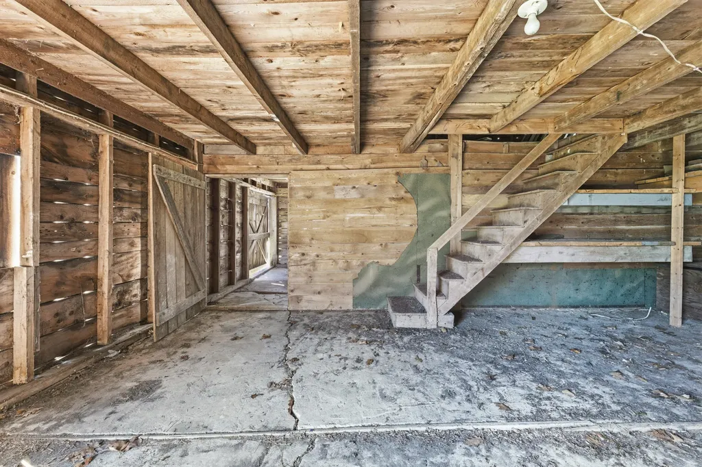 222 River Road Richmond ME 04357