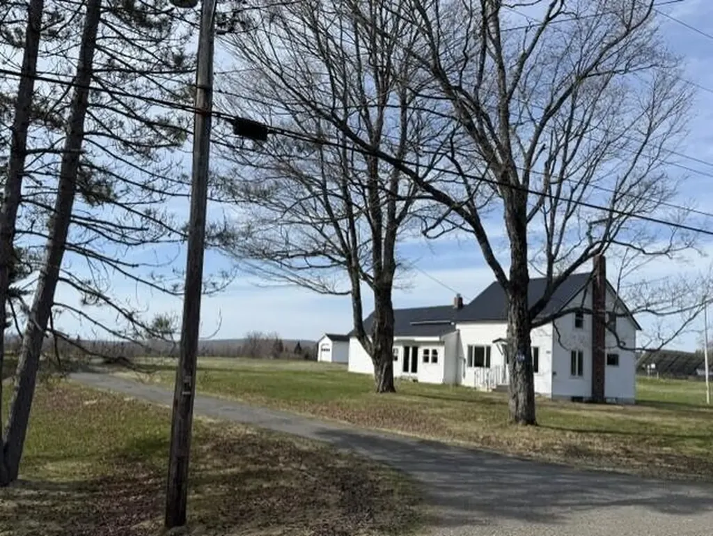 206 E Plantation Road Blaine ME 04734