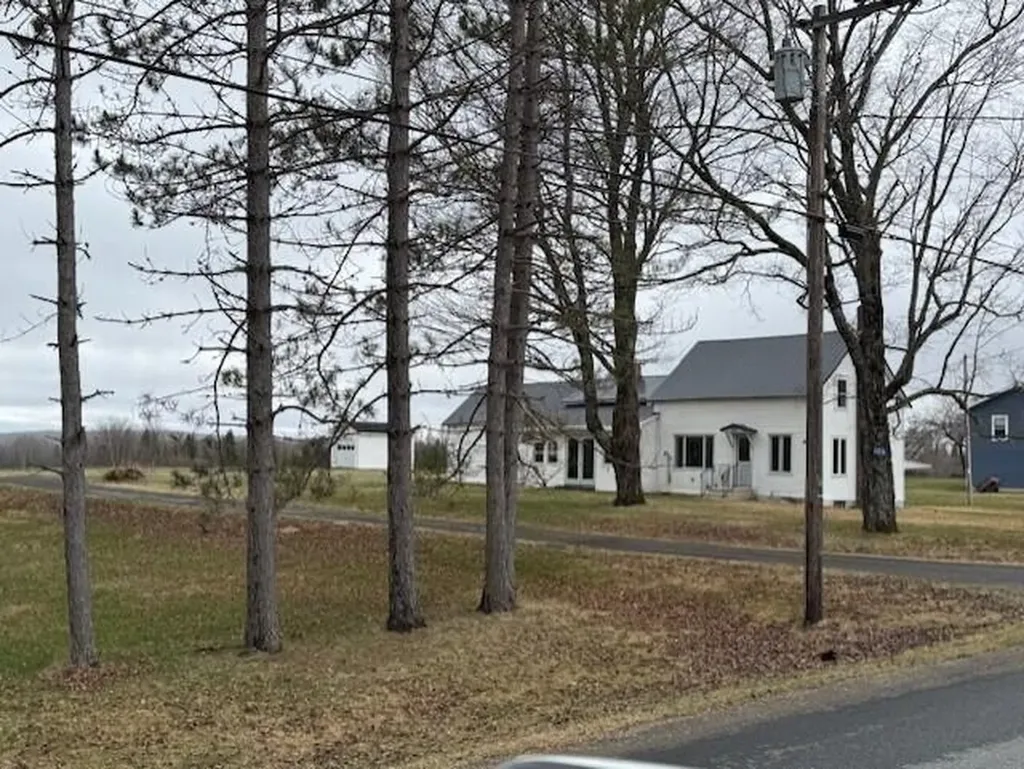 206 E Plantation Road Blaine ME 04734
