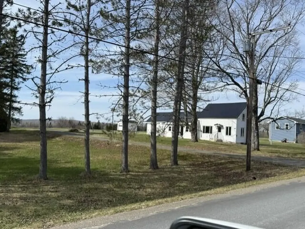 206 E Plantation Road Blaine ME 04734