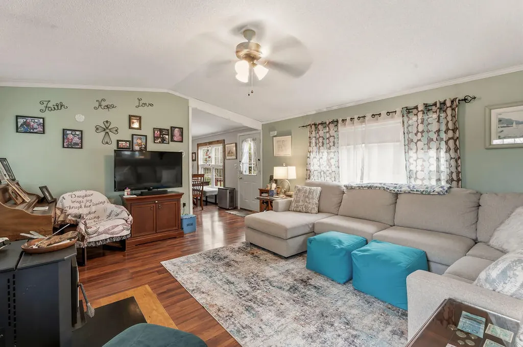 12 Merryman Road Glenburn ME 04401