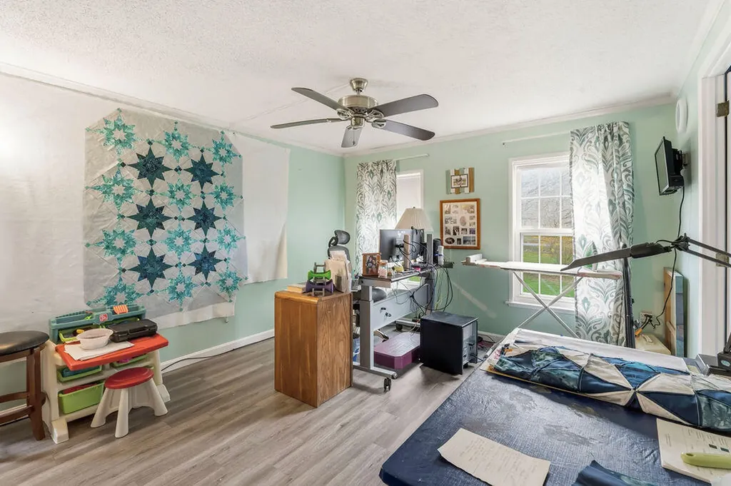 12 Merryman Road Glenburn ME 04401