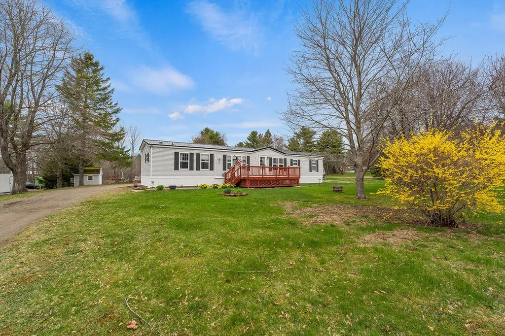 12 Merryman Road Glenburn ME 04401