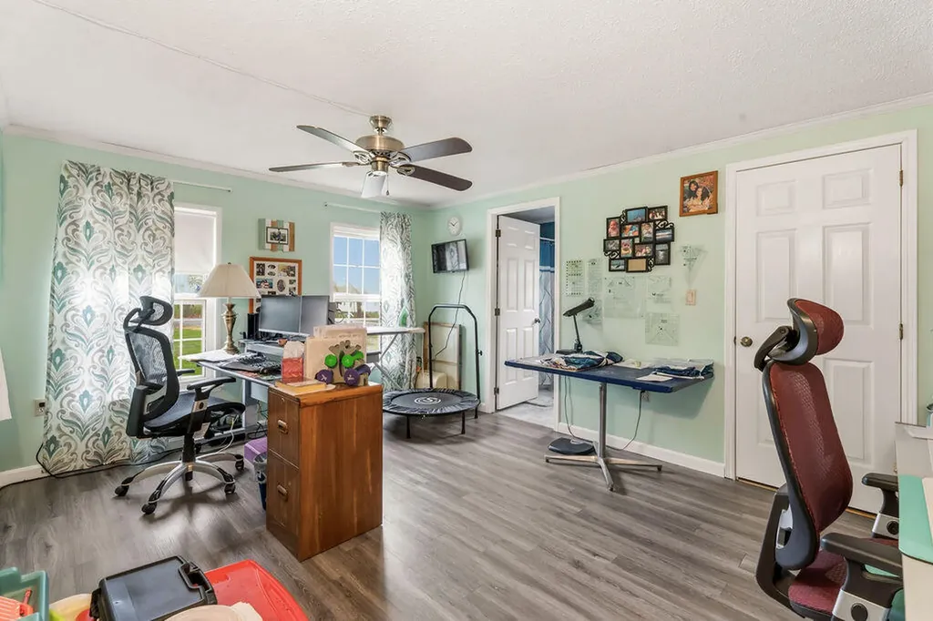 12 Merryman Road Glenburn ME 04401