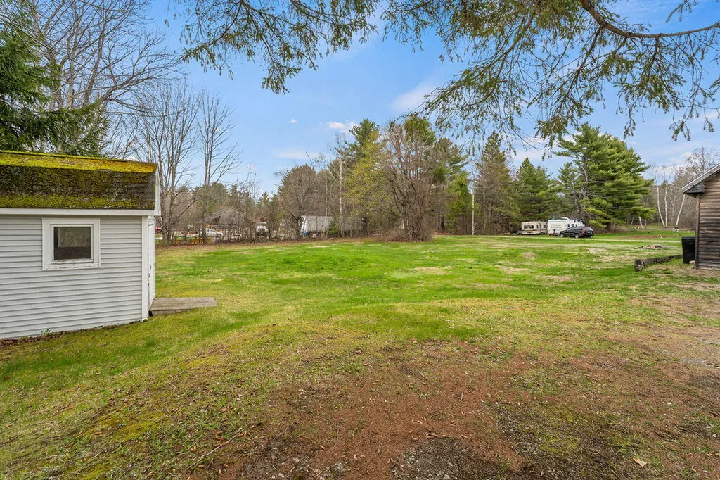 12 Merryman Road Glenburn ME 04401