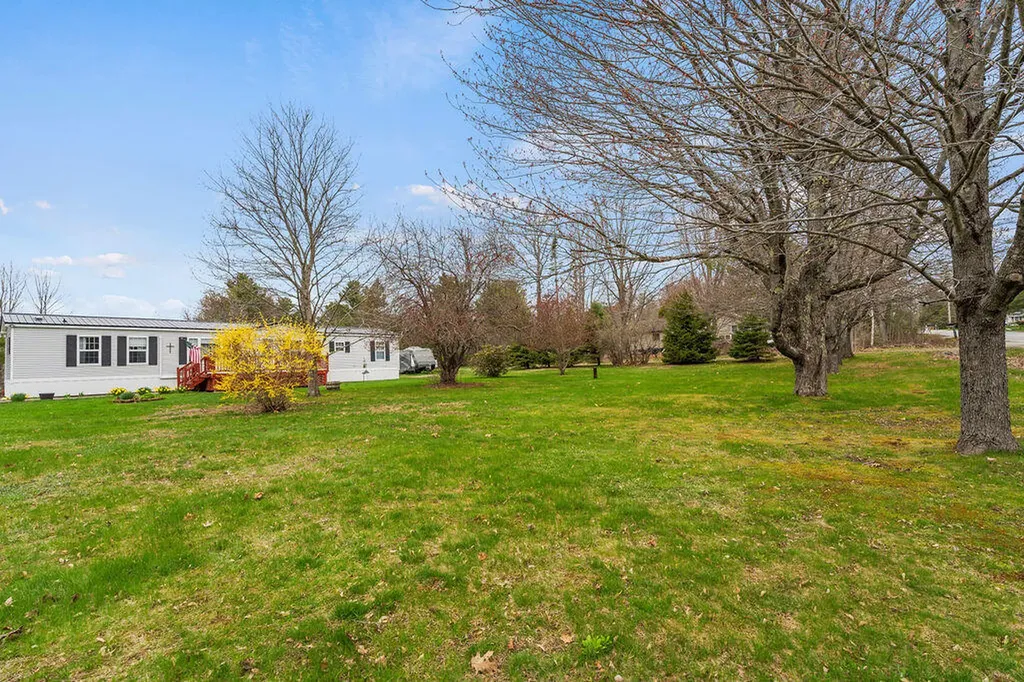 12 Merryman Road Glenburn ME 04401