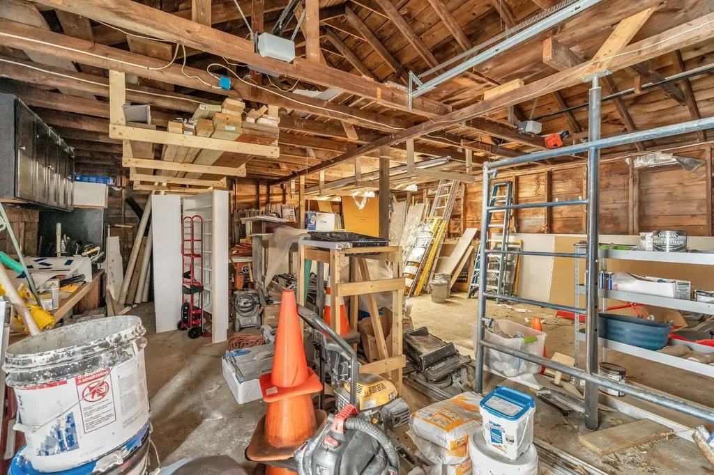 3237 Broadway Glenburn ME 04401