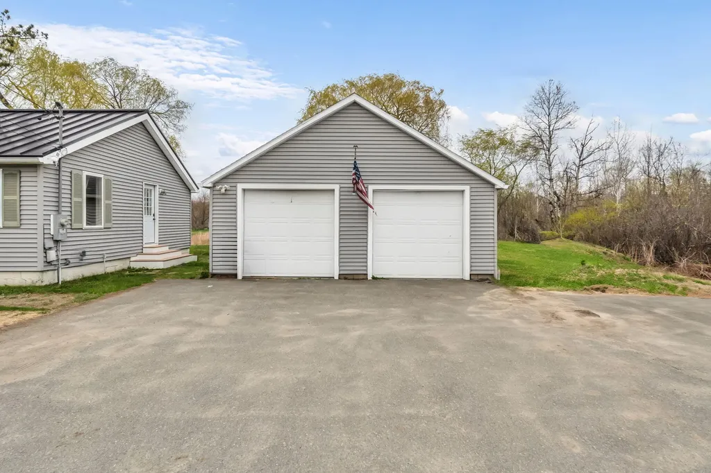 3237 Broadway Glenburn ME 04401