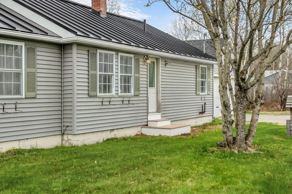 3237 Broadway Glenburn ME 04401