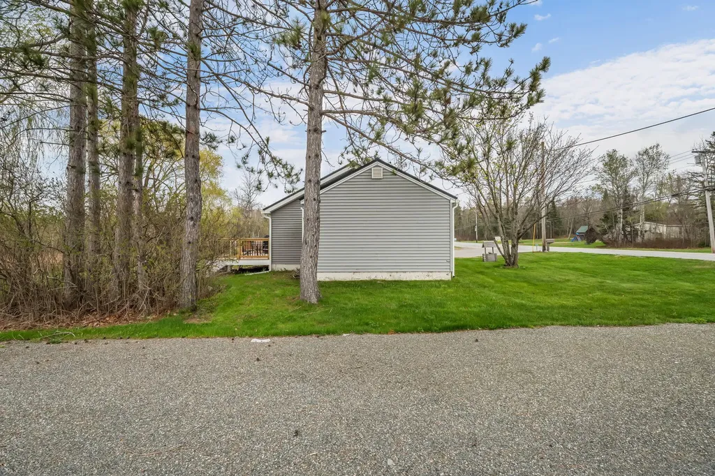 3237 Broadway Glenburn ME 04401
