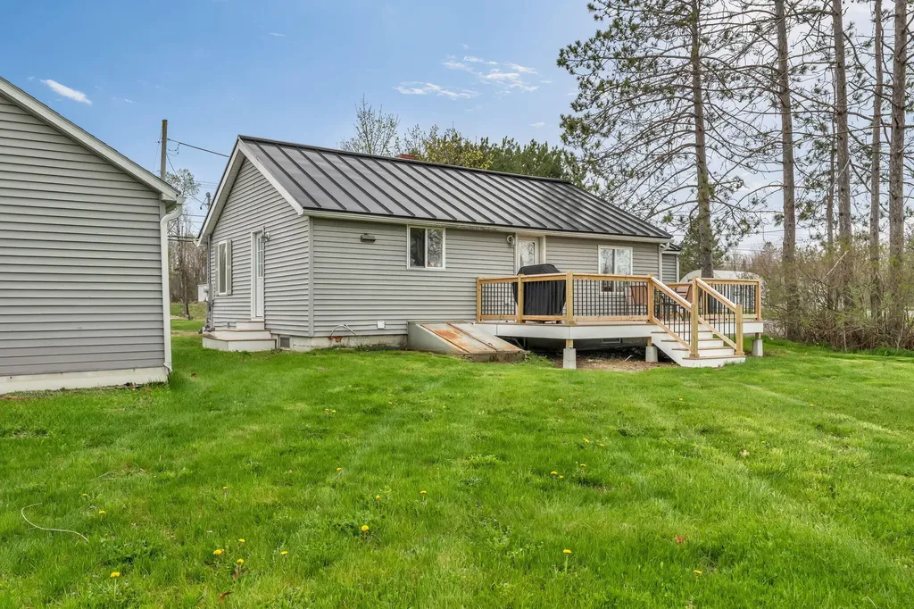 3237 Broadway Glenburn ME 04401