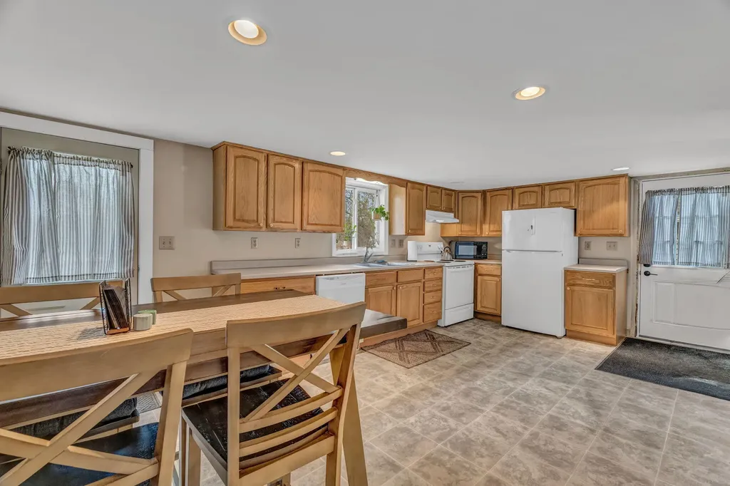3237 Broadway Glenburn ME 04401