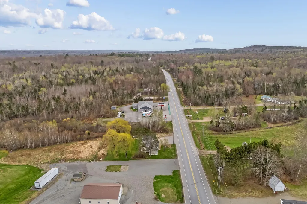 3237 Broadway Glenburn ME 04401