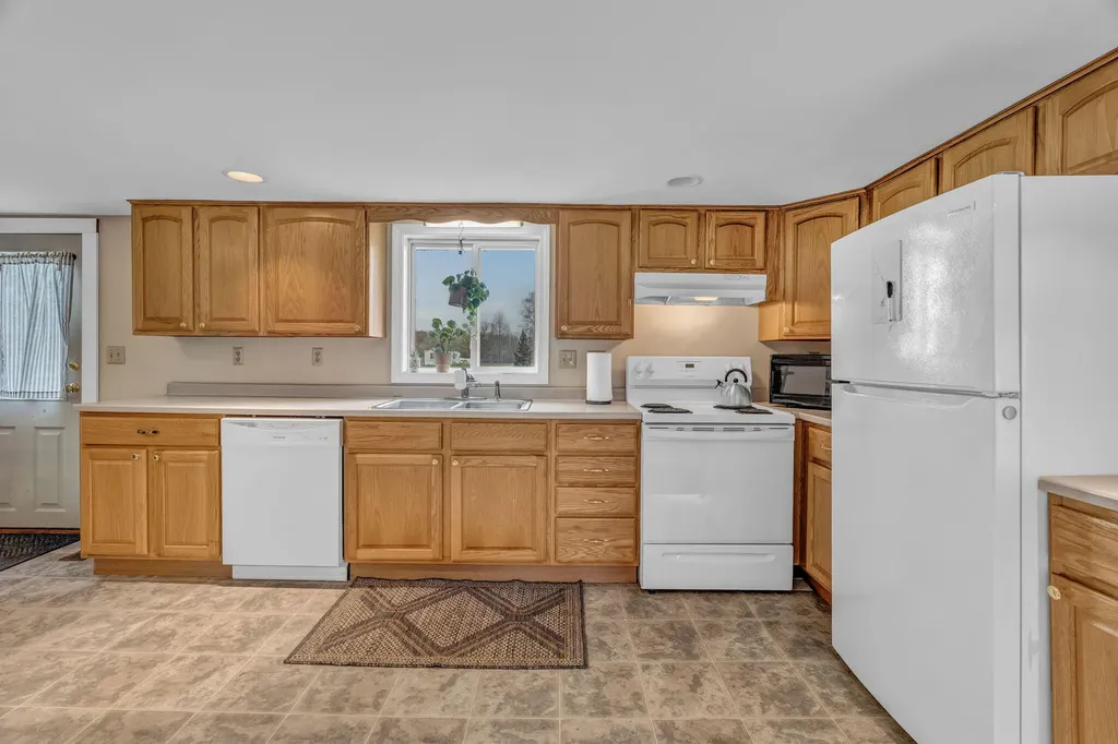 3237 Broadway Glenburn ME 04401