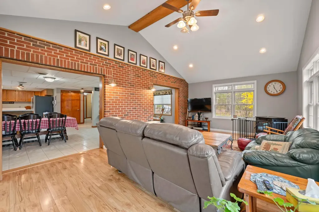 31 Axelrod Road Monmouth ME 04259