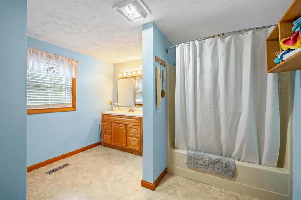 31 Axelrod Road Monmouth ME 04259