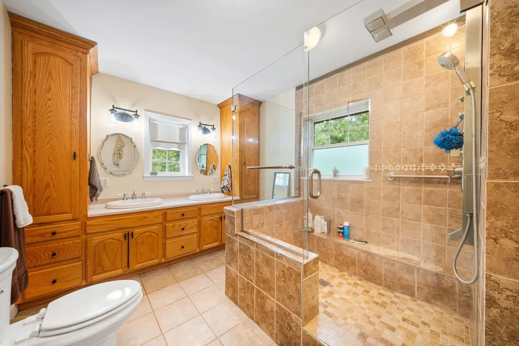 61 Kingsbury Road Holden ME 04429