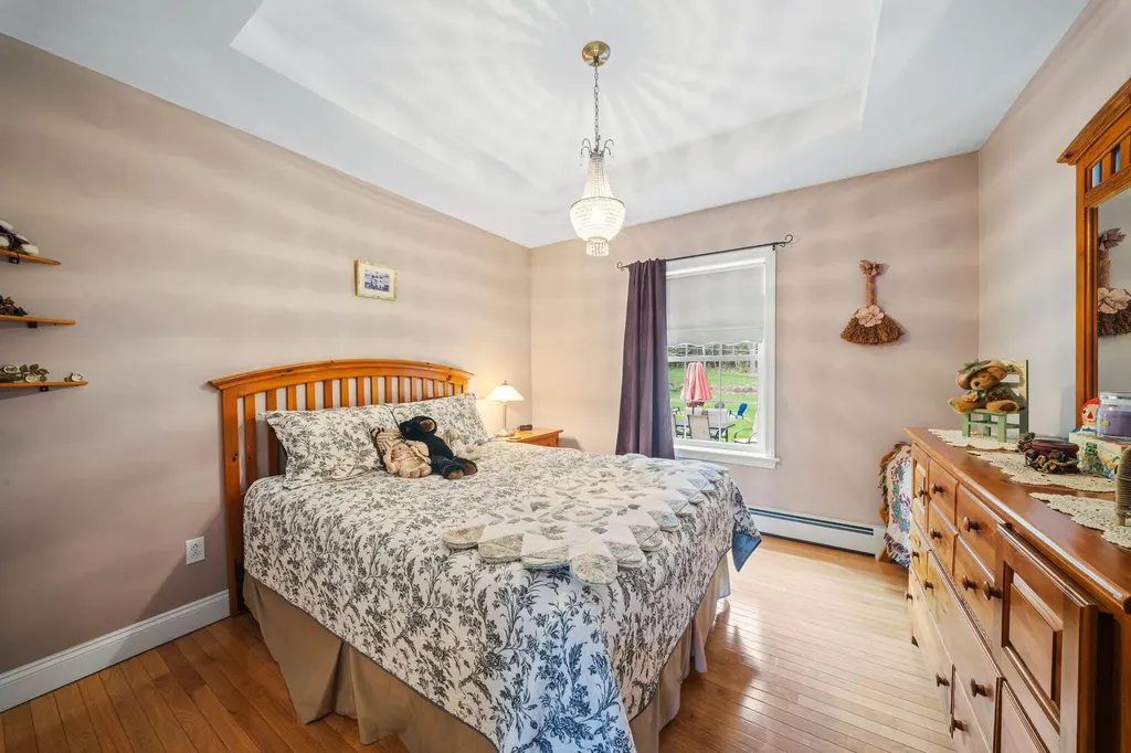 61 Kingsbury Road Holden ME 04429
