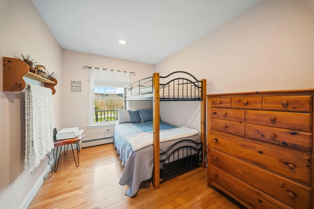 61 Kingsbury Road Holden ME 04429