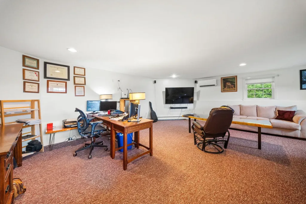 61 Kingsbury Road Holden ME 04429