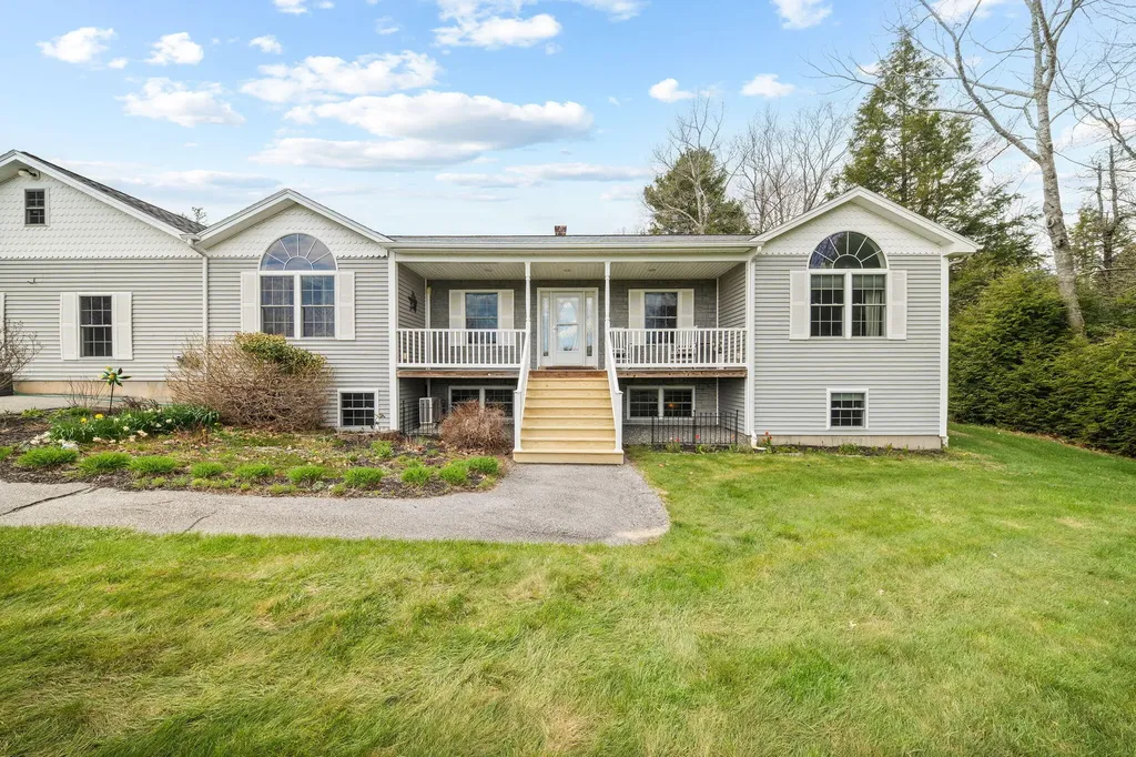 61 Kingsbury Road Holden ME 04429