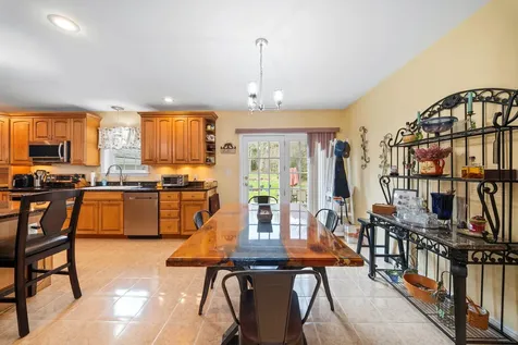 61 Kingsbury Road Holden ME 04429