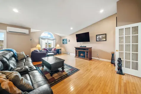 61 Kingsbury Road Holden ME 04429