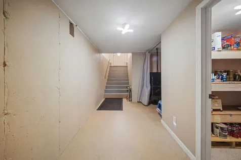 61 Kingsbury Road Holden ME 04429