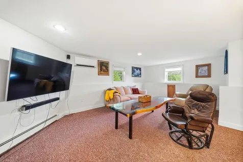 61 Kingsbury Road Holden ME 04429
