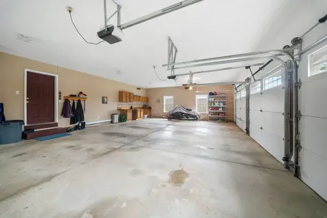 61 Kingsbury Road Holden ME 04429