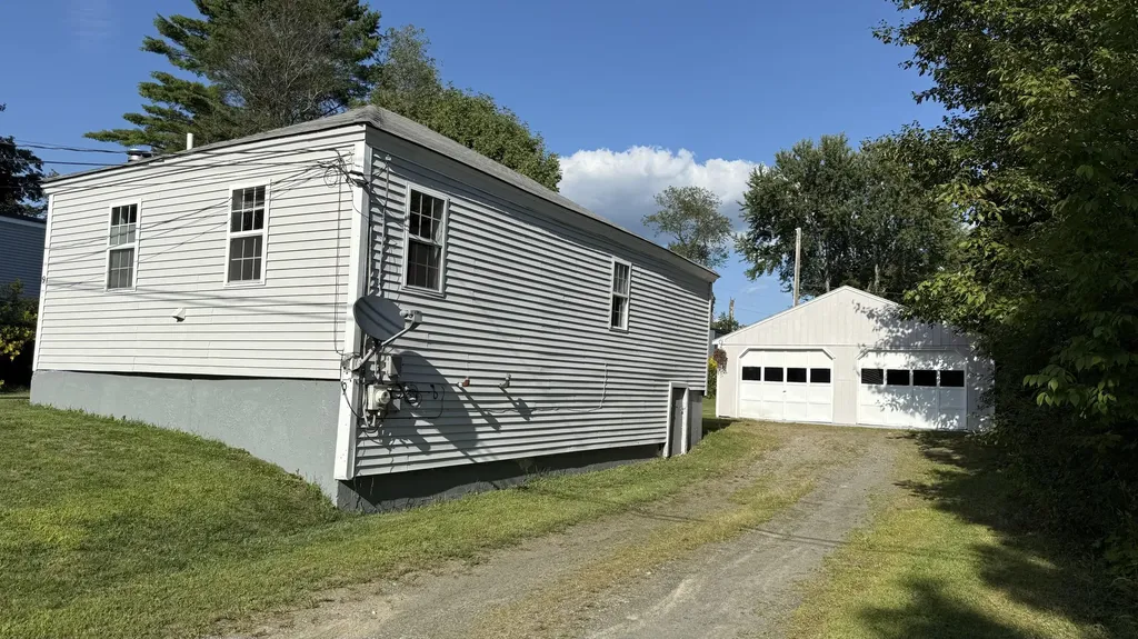 9 Lancaster Avenue Guilford ME 04443