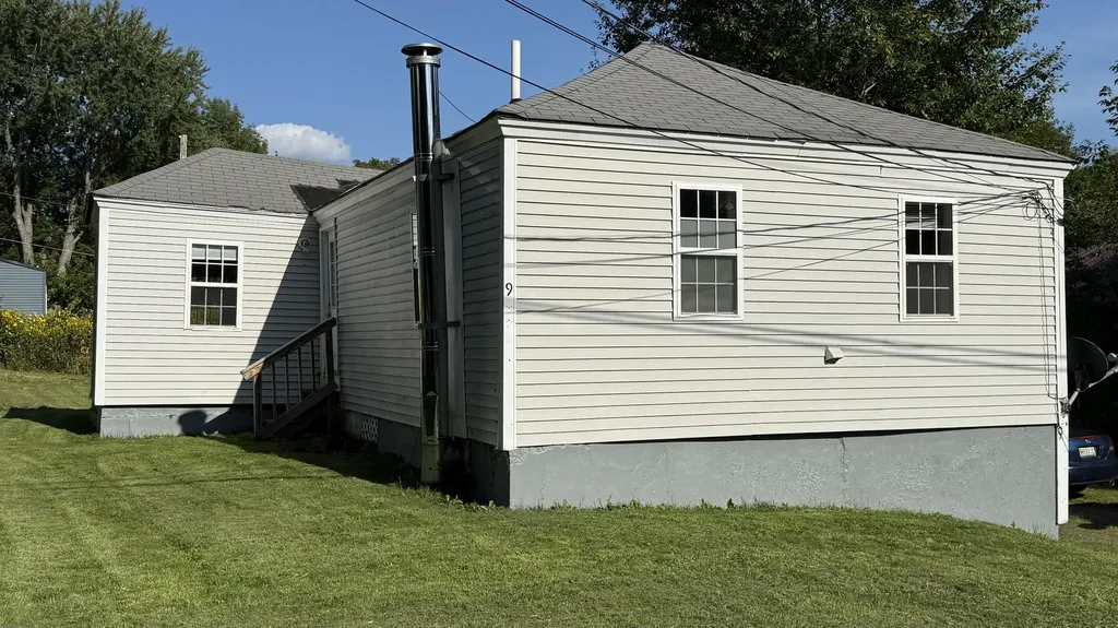 9 Lancaster Avenue Guilford ME 04443