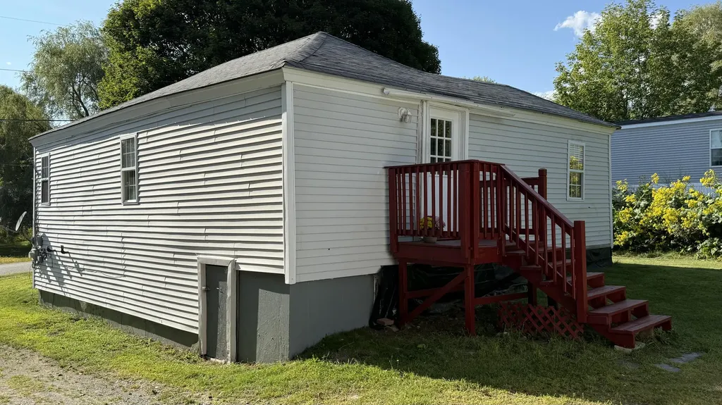 9 Lancaster Avenue Guilford ME 04443