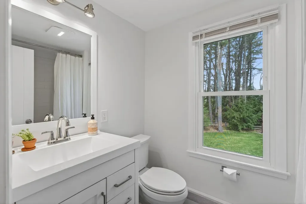 37 Meadowbrook Road Brunswick ME 04011