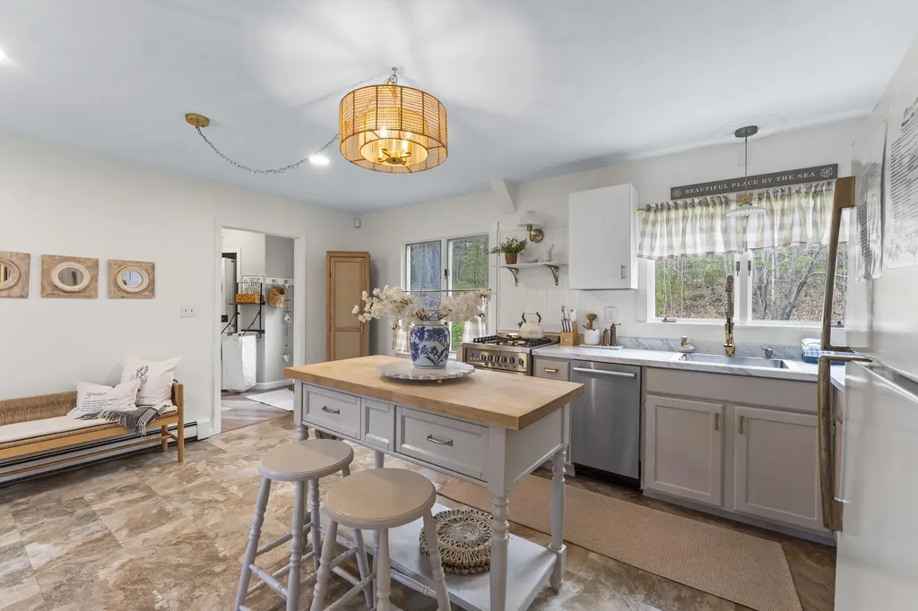 176 Shore Road York ME 03902