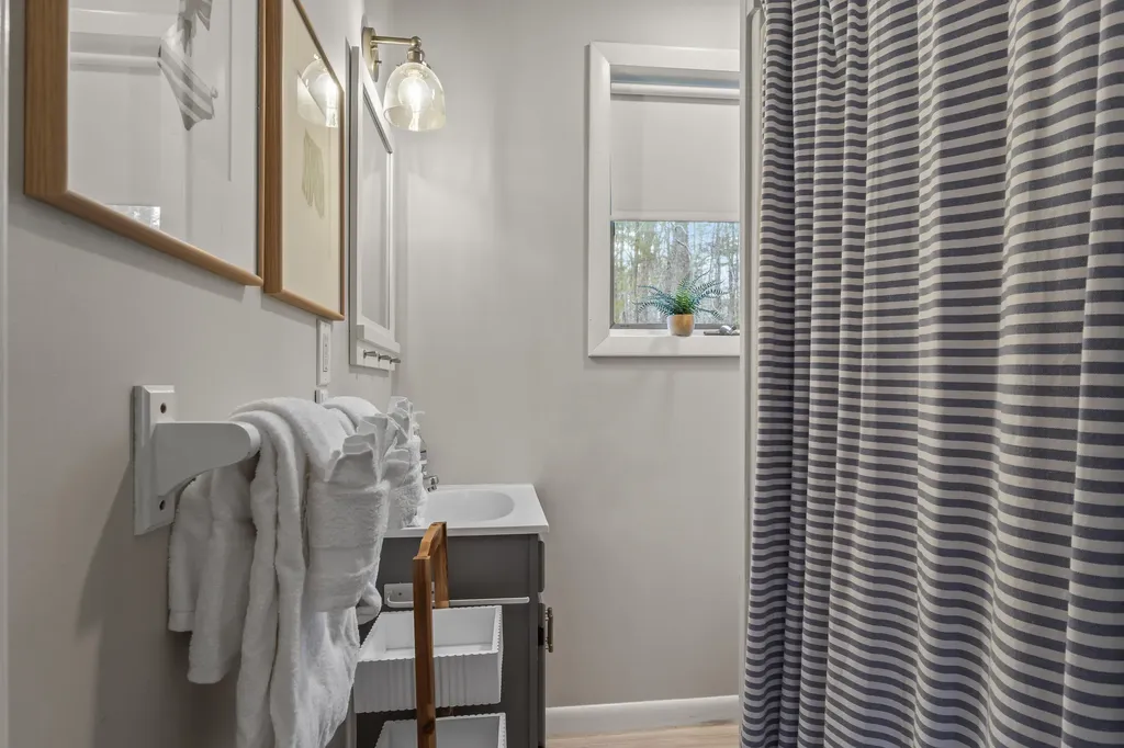 176 Shore Road York ME 03902