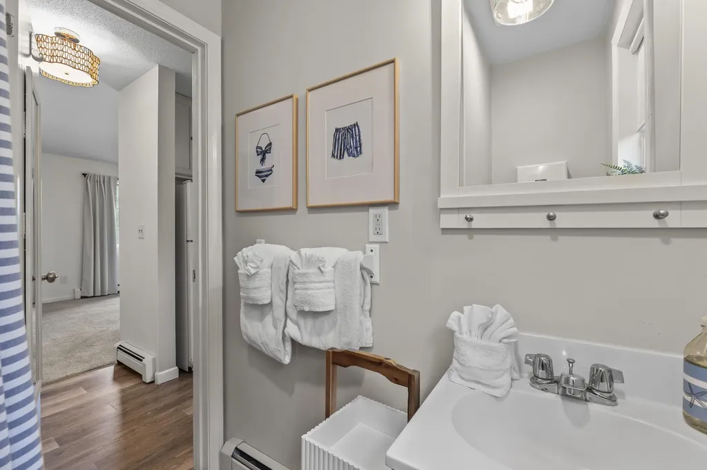 176 Shore Road York ME 03902