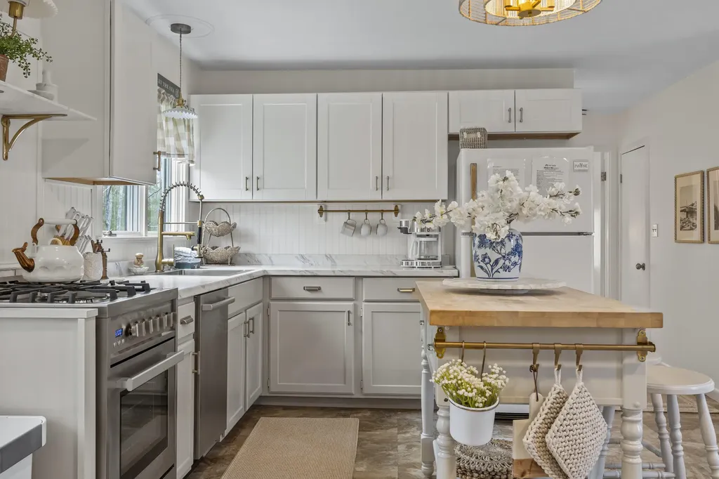 176 Shore Road York ME 03902