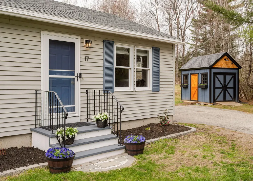 17 Christopher Road Gorham ME 04038