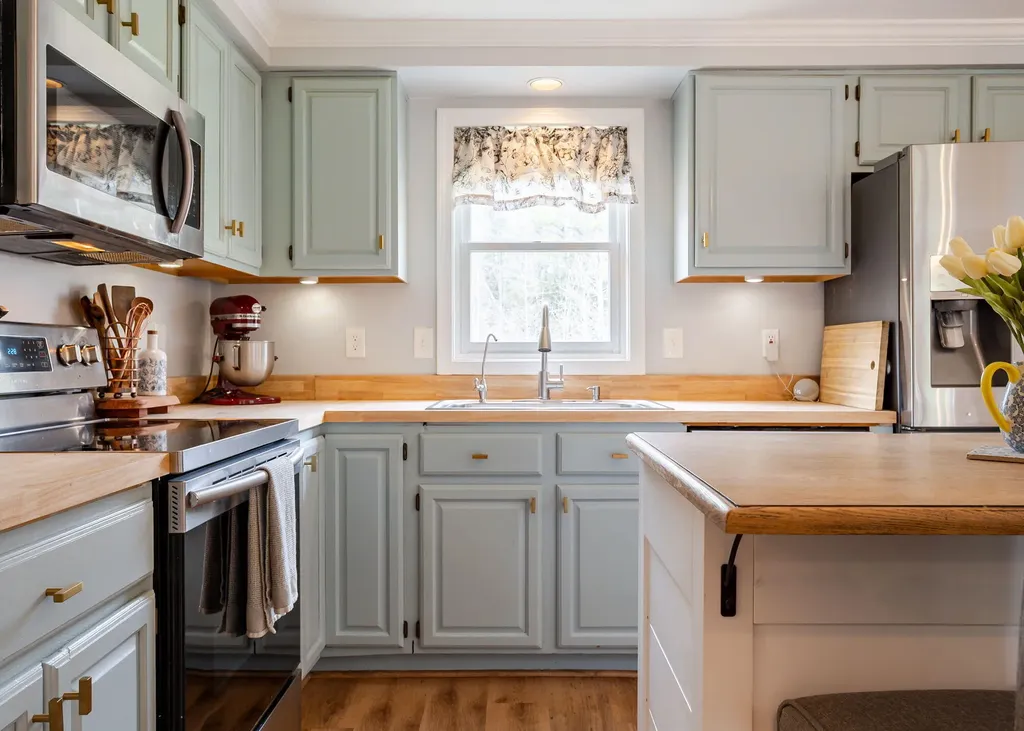 17 Christopher Road Gorham ME 04038