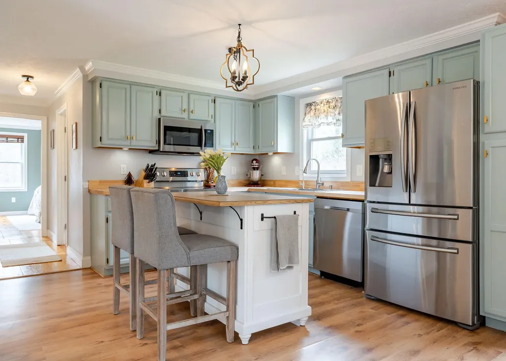 17 Christopher Road Gorham ME 04038