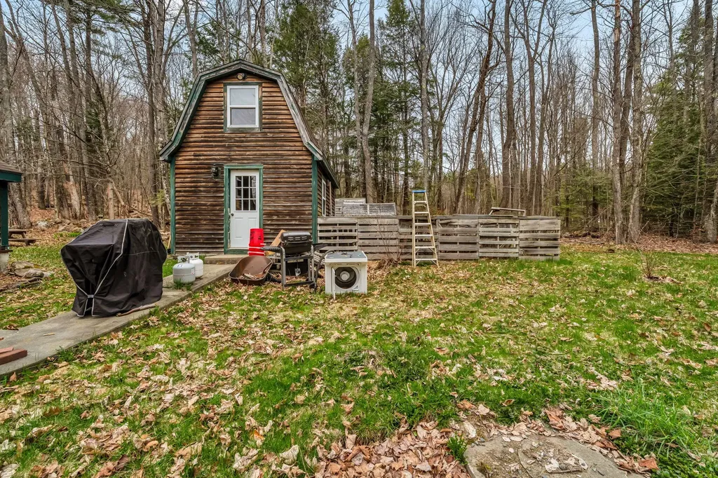 1717 Canaan Road Hartland ME 04943