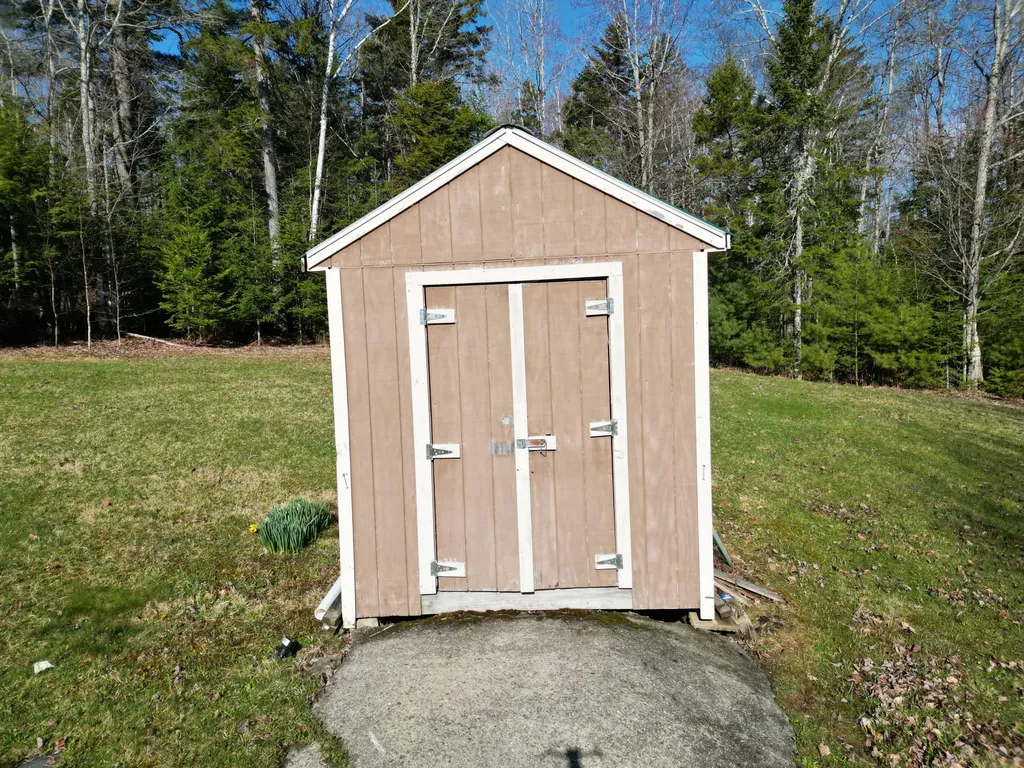 31 Burnham Road Burlington ME 04417