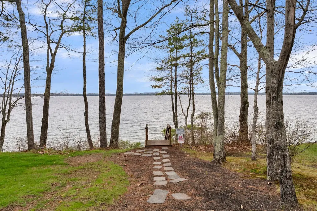 1112 Roosevelt Trail Windham ME 04062