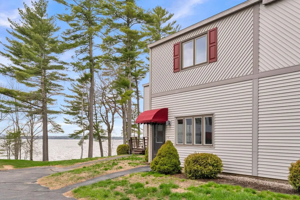 1112 Roosevelt Trail Windham ME 04062